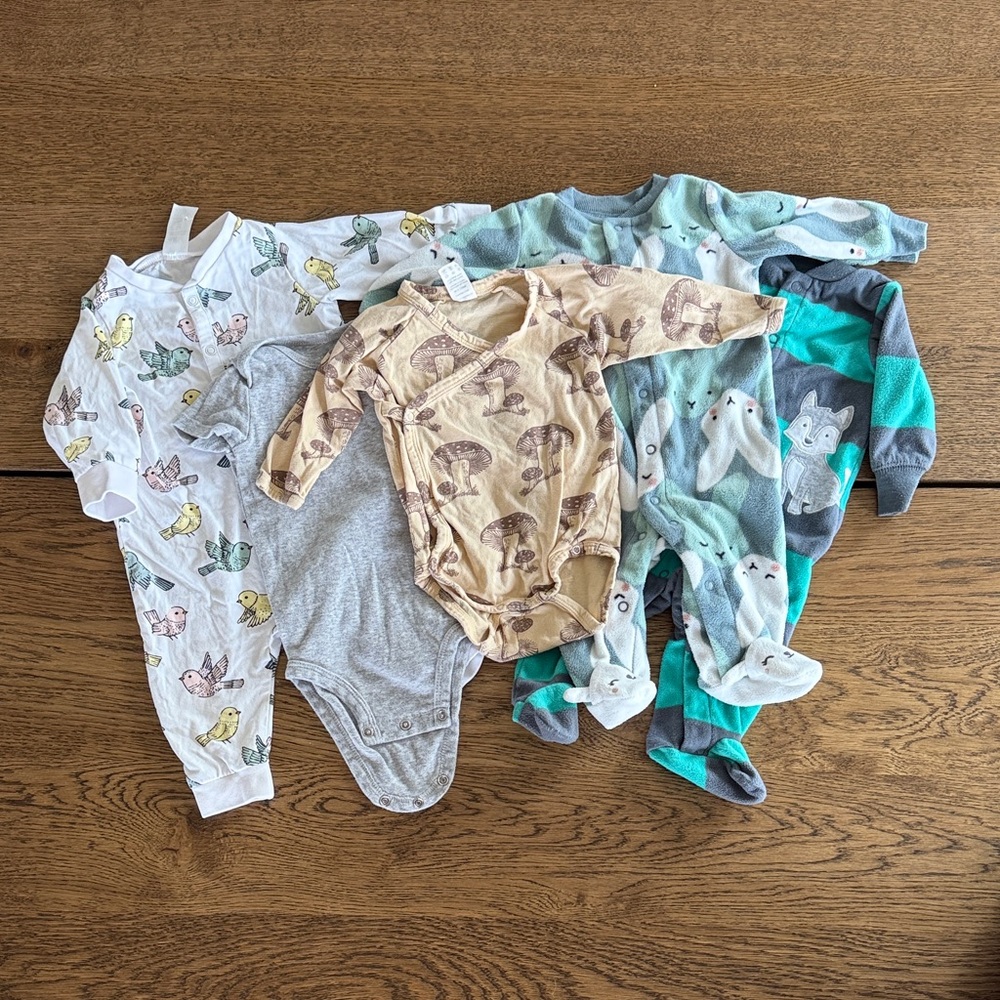 5 piece baby bundle - 3-6 months, sleepers and onsies, H&M, Kate Quinn, Carter’s